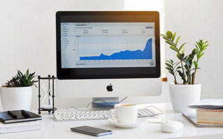 开云平台-新王加冕与旧序崩塌，C罗美加墨封神之夜，厄瓜多尔冲垮乌克兰地缘足球神话