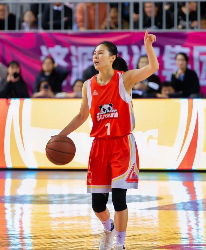 开云体育登录-新晋体育明星：女球员表现抢眼