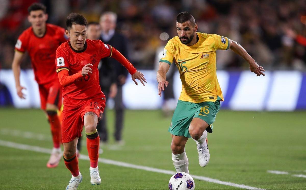 包含澳洲足球队受挑战，备战策略仍有待调整的词条