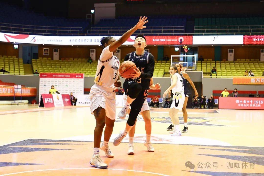 包含体育赛事中球员实力对比激发激情的词条