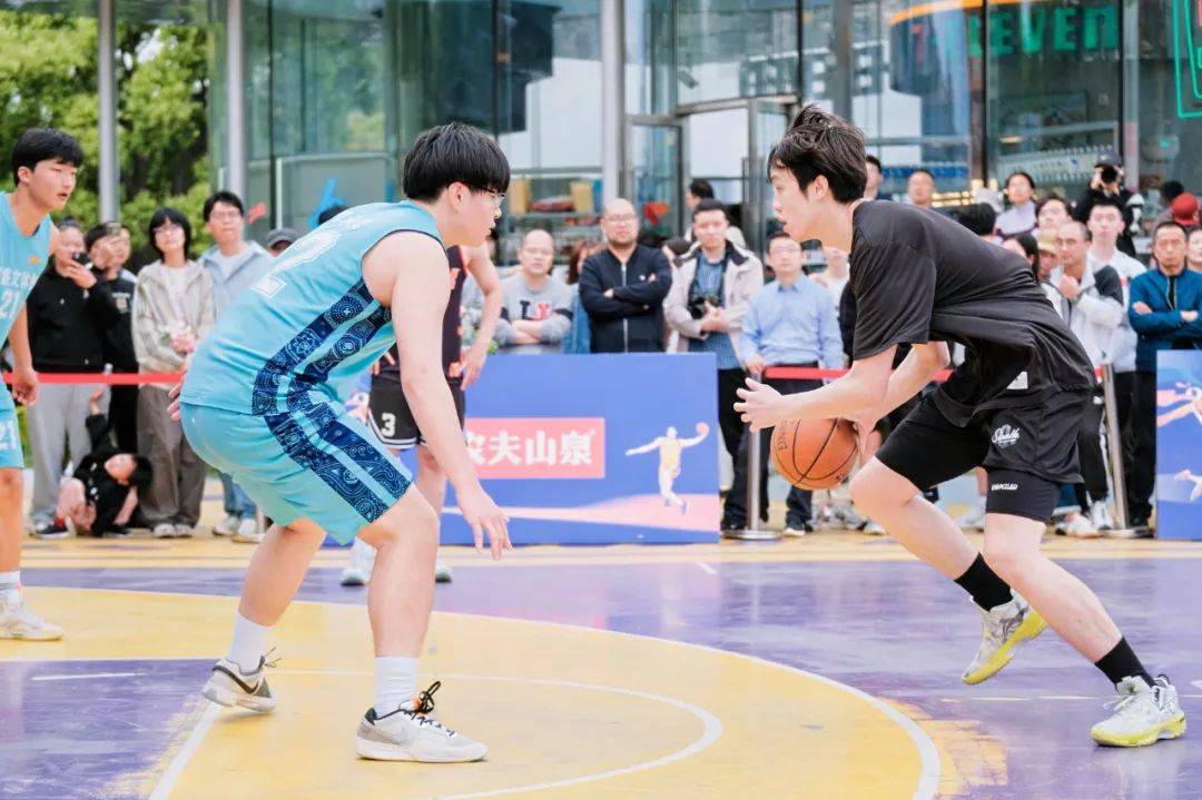 关于纷繁各色球员云集篮球热潮再掀起！的信息