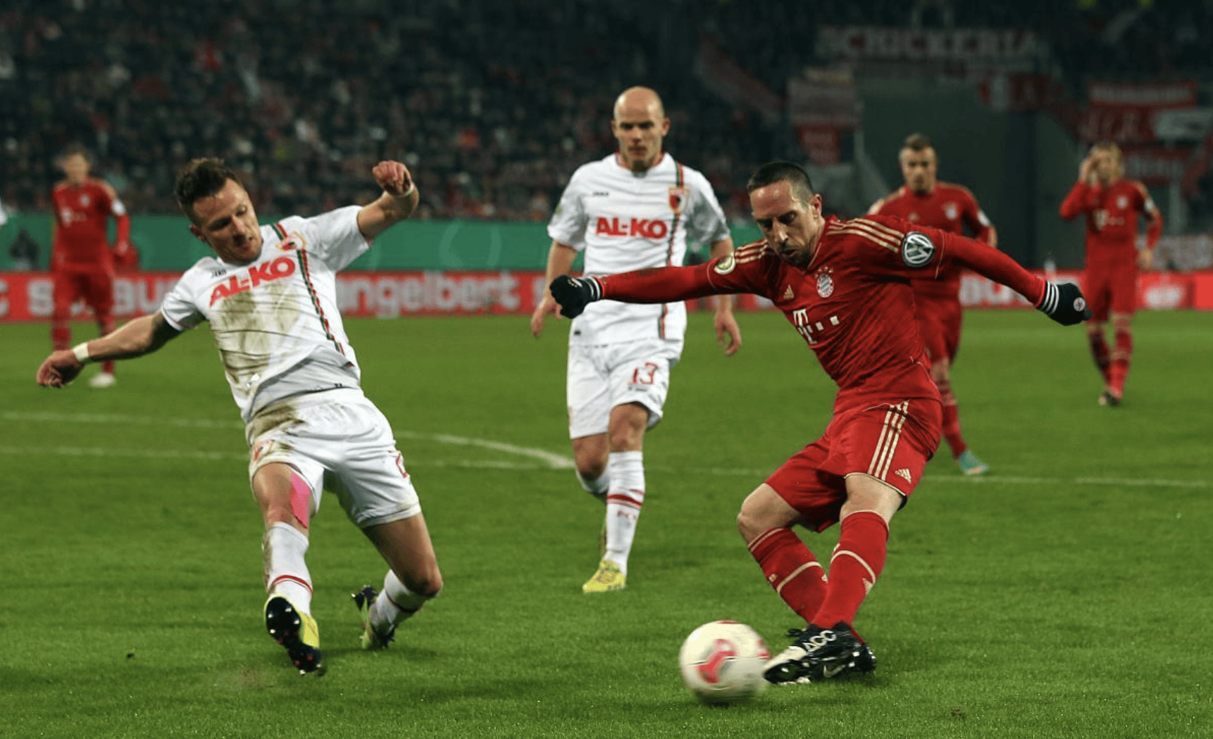 奥格斯堡横扫对手，取得全胜纪录