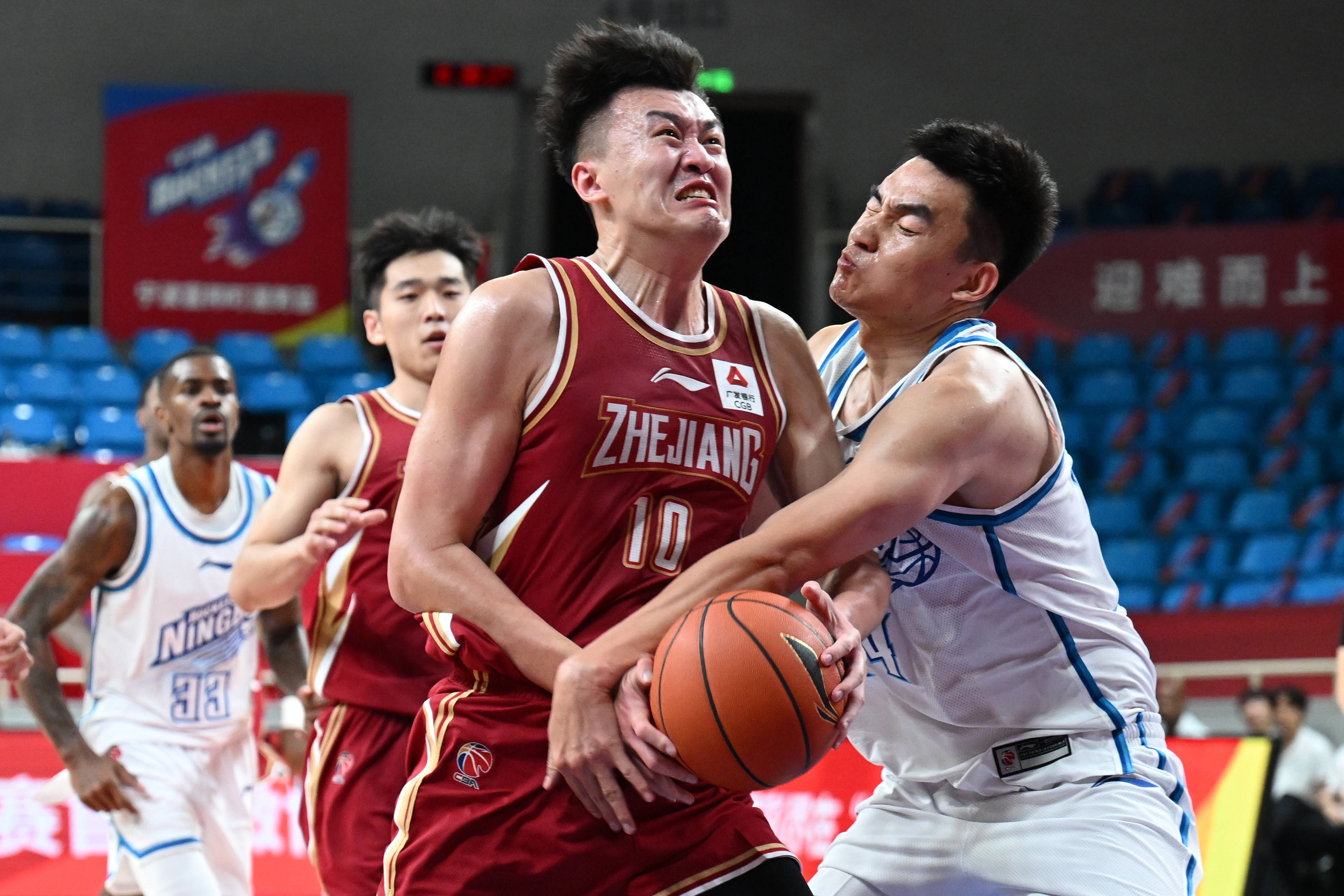 浙江队在场上取得胜利 浙江队在场上取得胜利