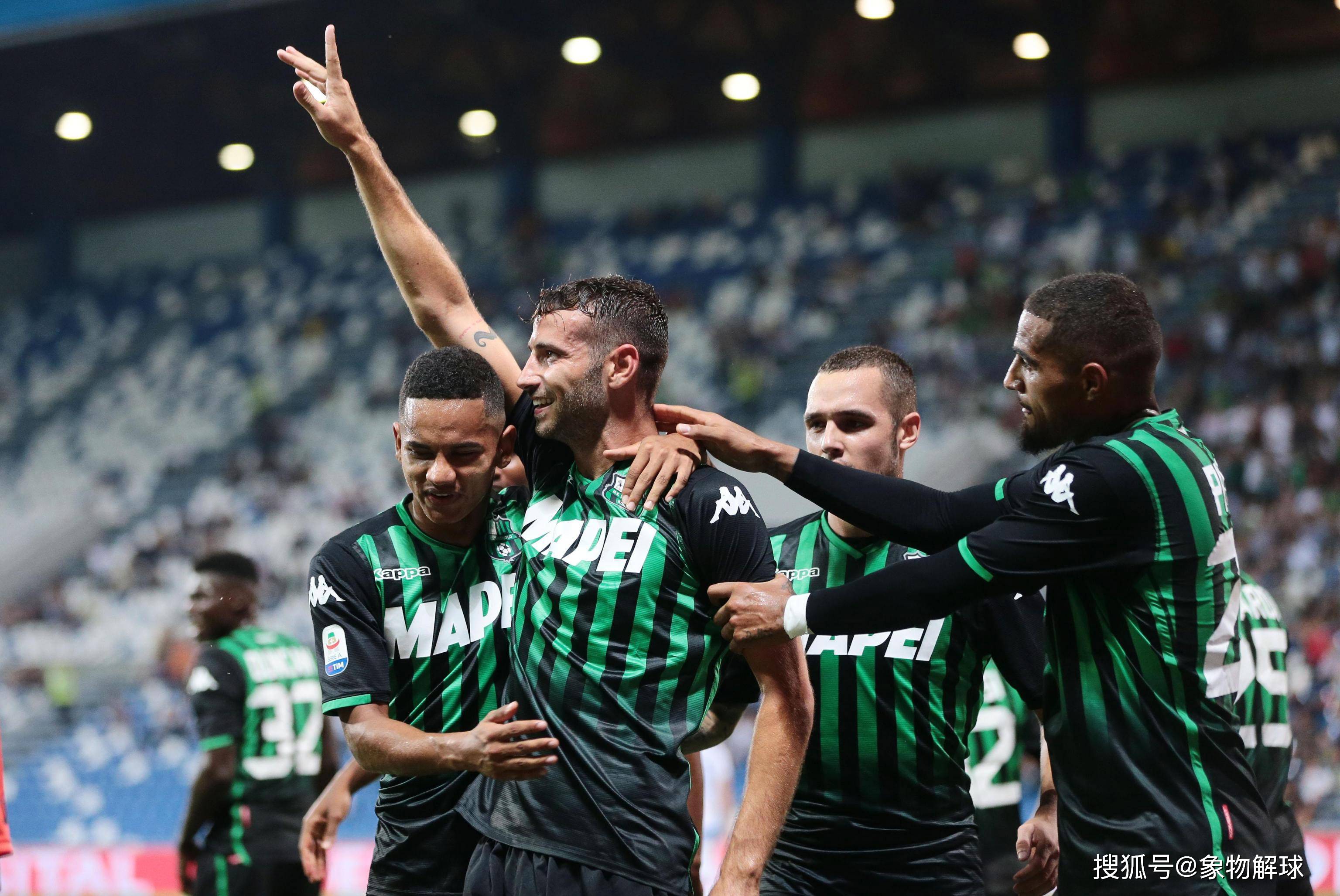 格拉纳达球队在主场击败对手 格拉纳达球队在主场击败对手