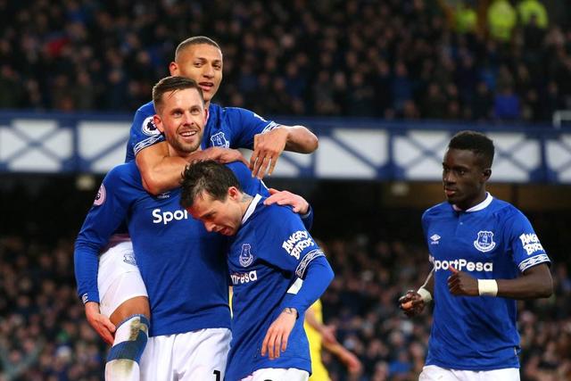 关于埃弗顿客场-战平伯恩利，双方互有胜负的信息