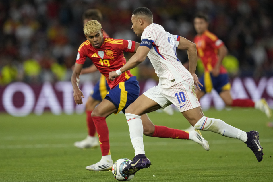 关于强强对话，欧洲足球大赛掀起全球狂热的信息