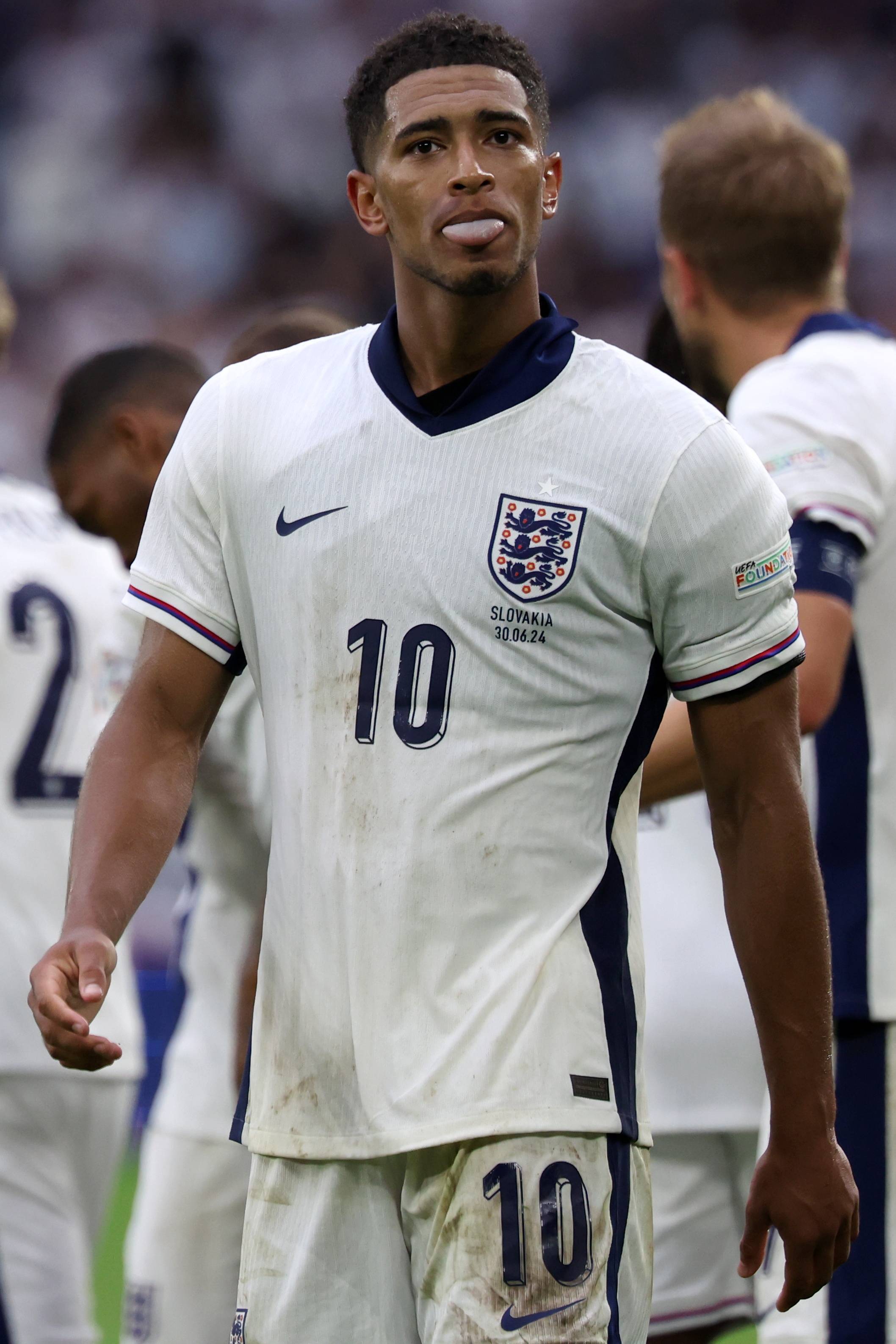 英格兰小组赛全胜,豪取首位进入淘汰赛! 英格兰小组赛全胜,豪取首位进入淘汰赛!