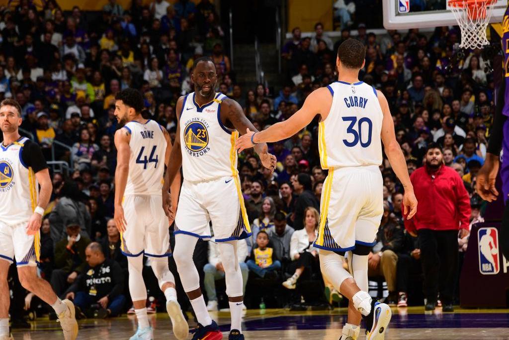 包含布雷斯特客场告捷，取得关键三分的词条