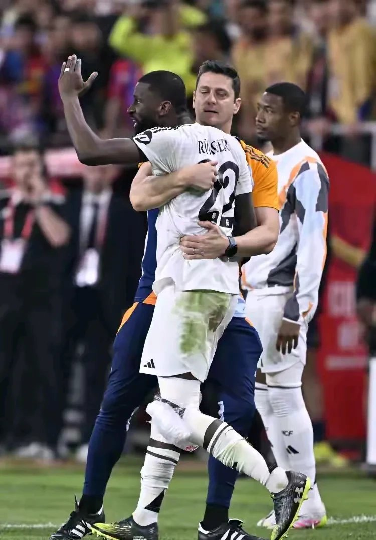 德国队踢出团结战术，战胜对手