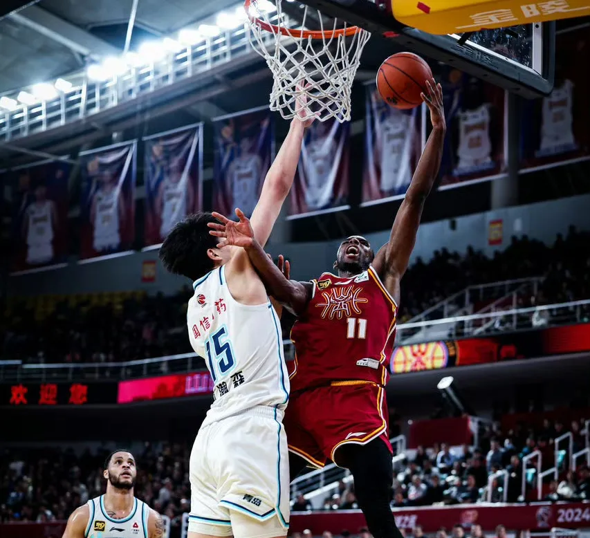 包含福建男篮背水一战，主场告捷大比分取胜的词条