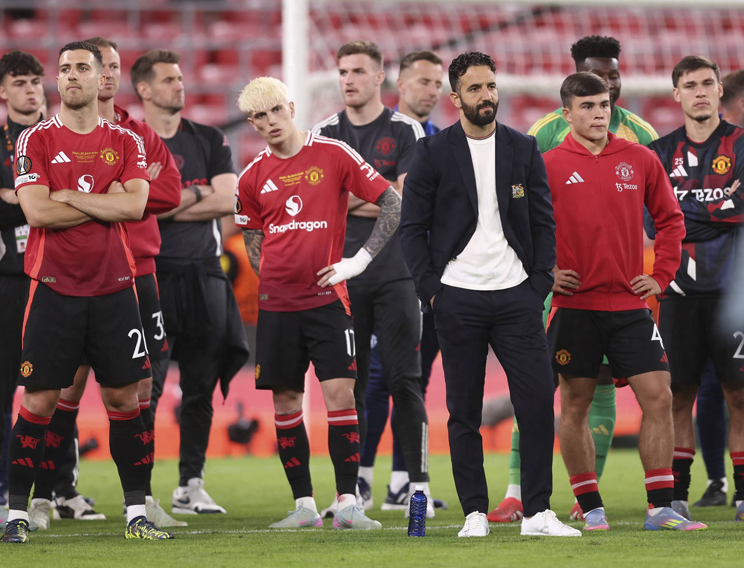 开云官网-曼联中场状态起伏，球队战绩或将有所波动的简单介绍