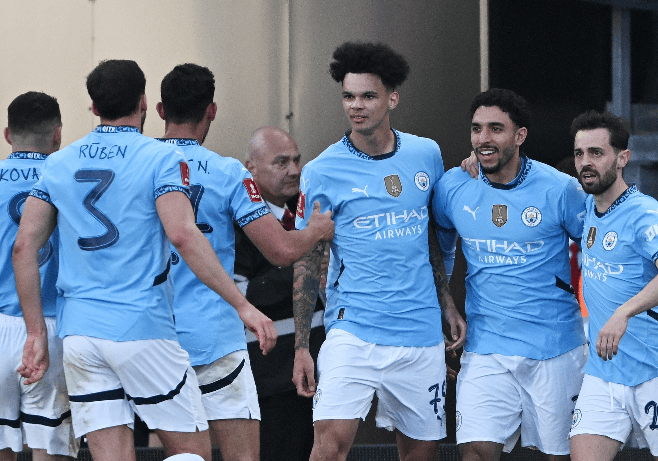 开云下载-曼城憾负对手，无缘欧冠四强