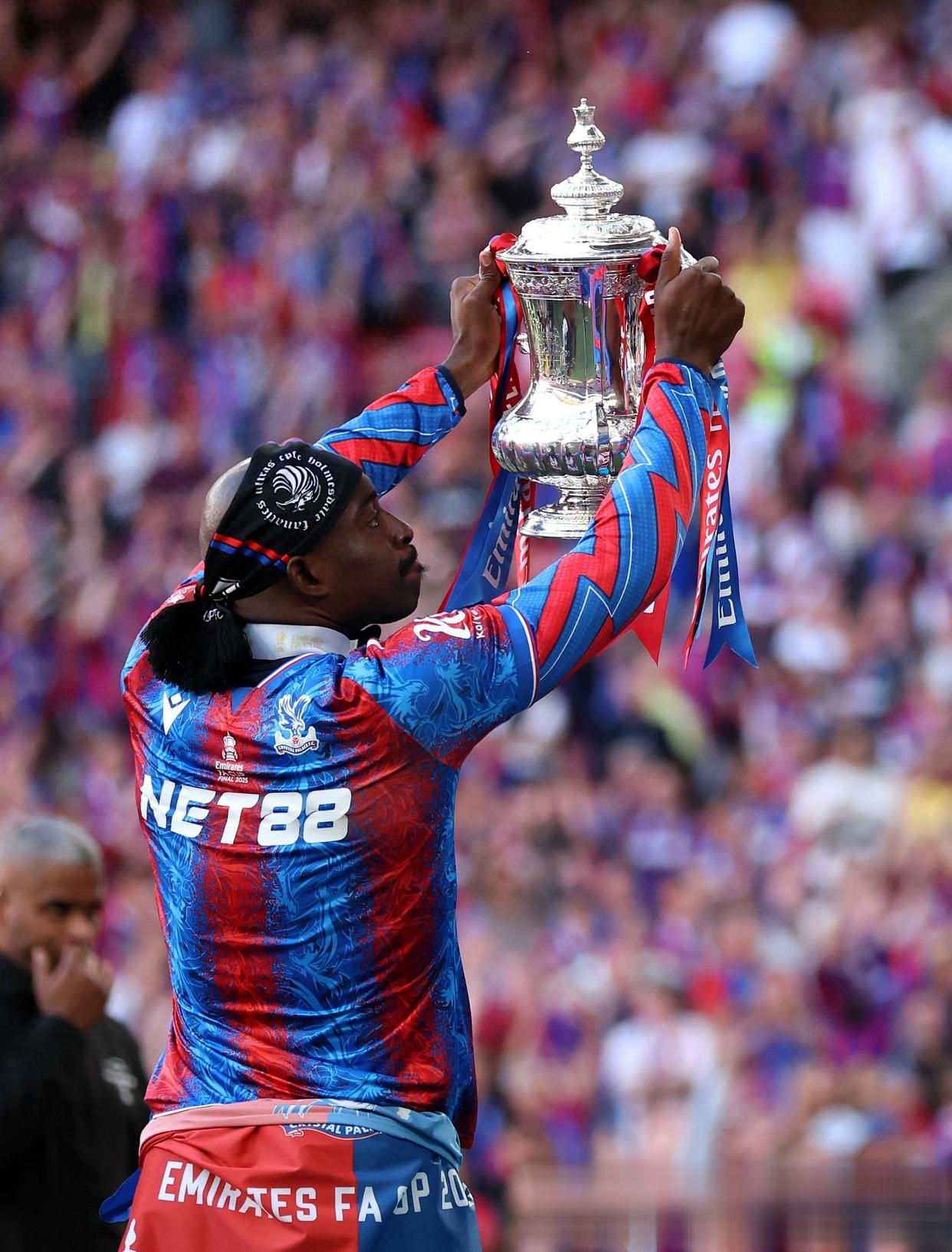 开云下载-包含狼队主场逆转水晶宫，收获联赛关键胜利的词条