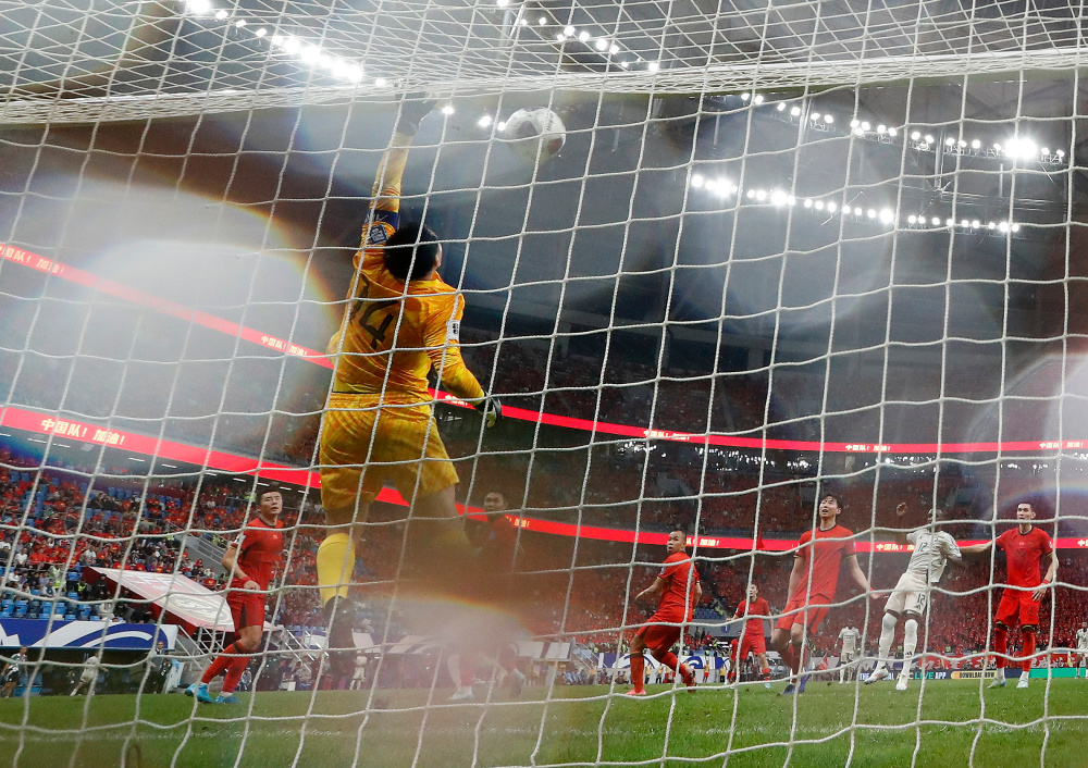 开云平台-女子足球争霸赛中，中国足队实力压制对手