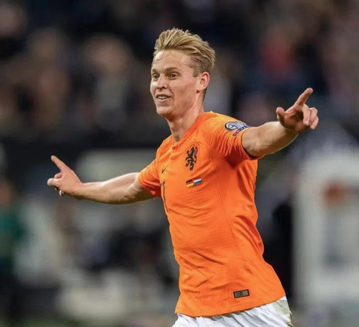 关于荷兰逆转北爱尔兰,卢克-德容建功的信息 关于荷兰逆转北爱尔兰,卢克-德容建功的信息