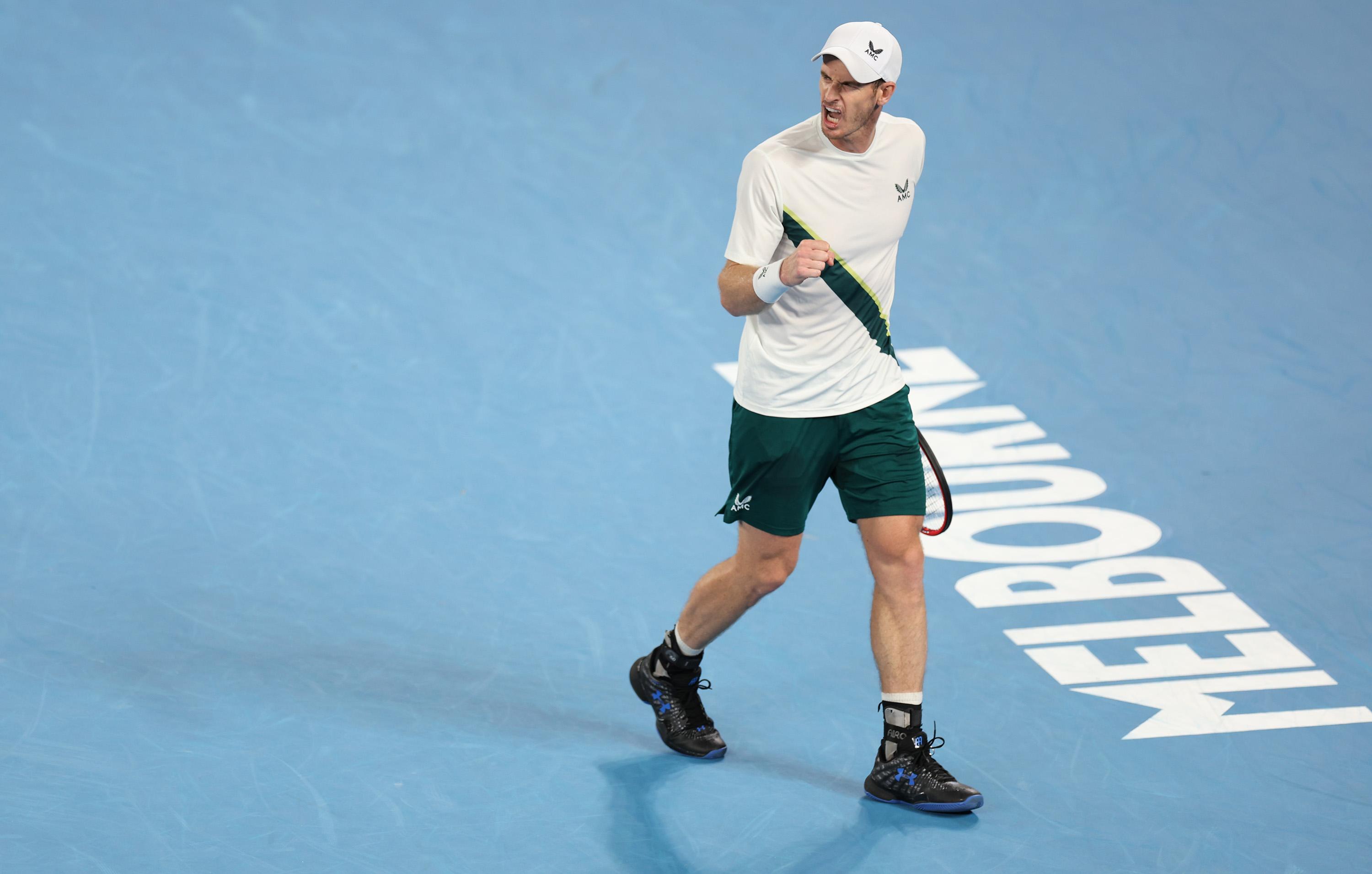 包含英国网球队鏖战意大利网球队，穆雷绝境逆转的词条